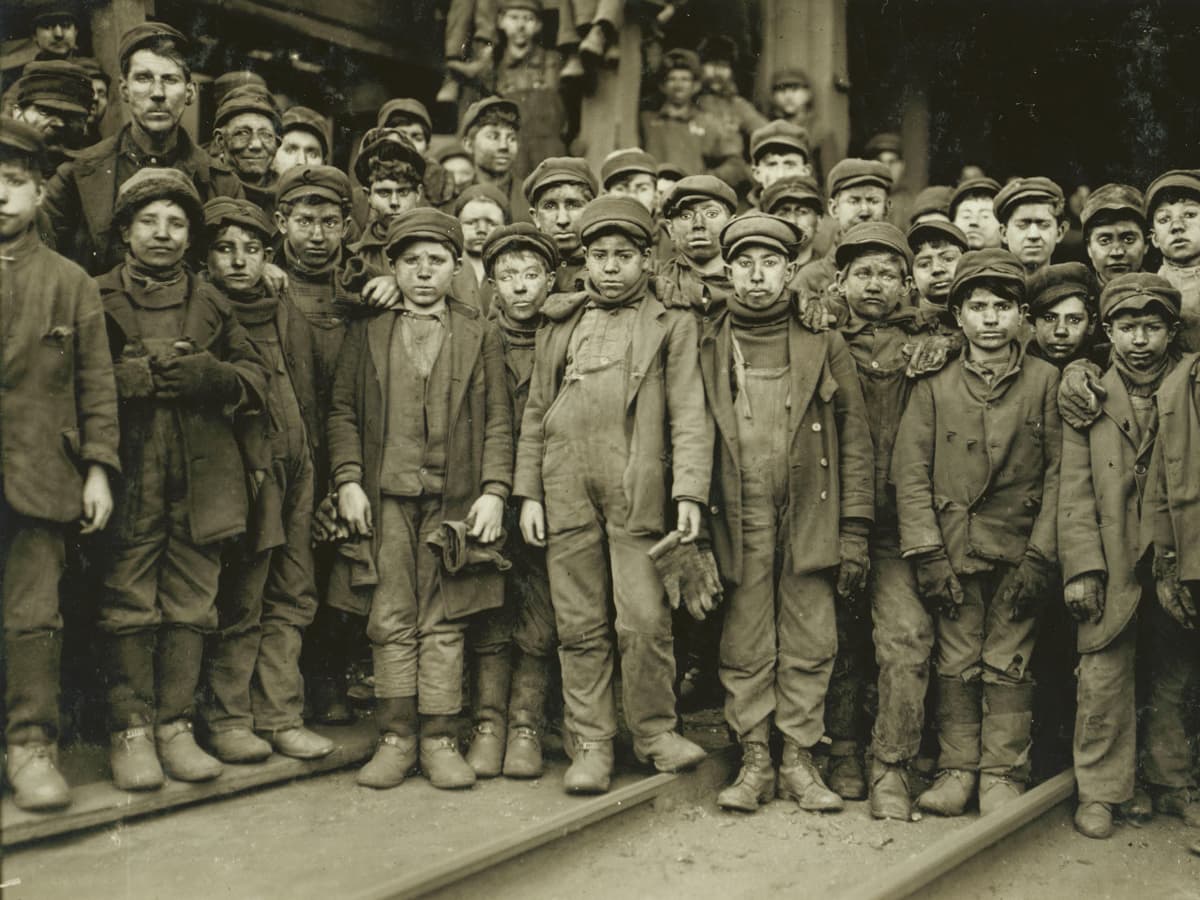 Breaker boys working in Ewen Breaker of Pennsylvania Coal Co., 1911