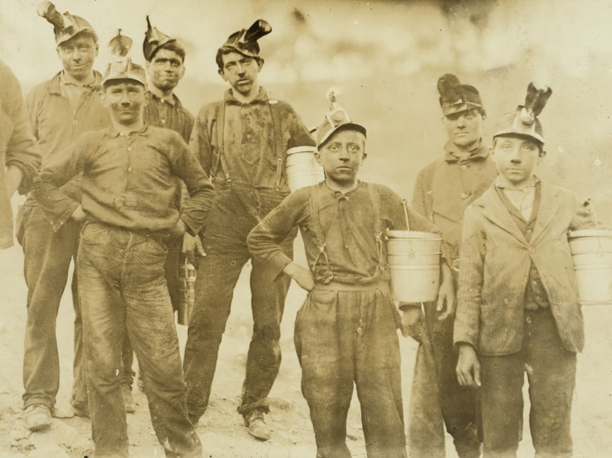 Drivers and Trappers Going Home, Barnesville Mine, 1908