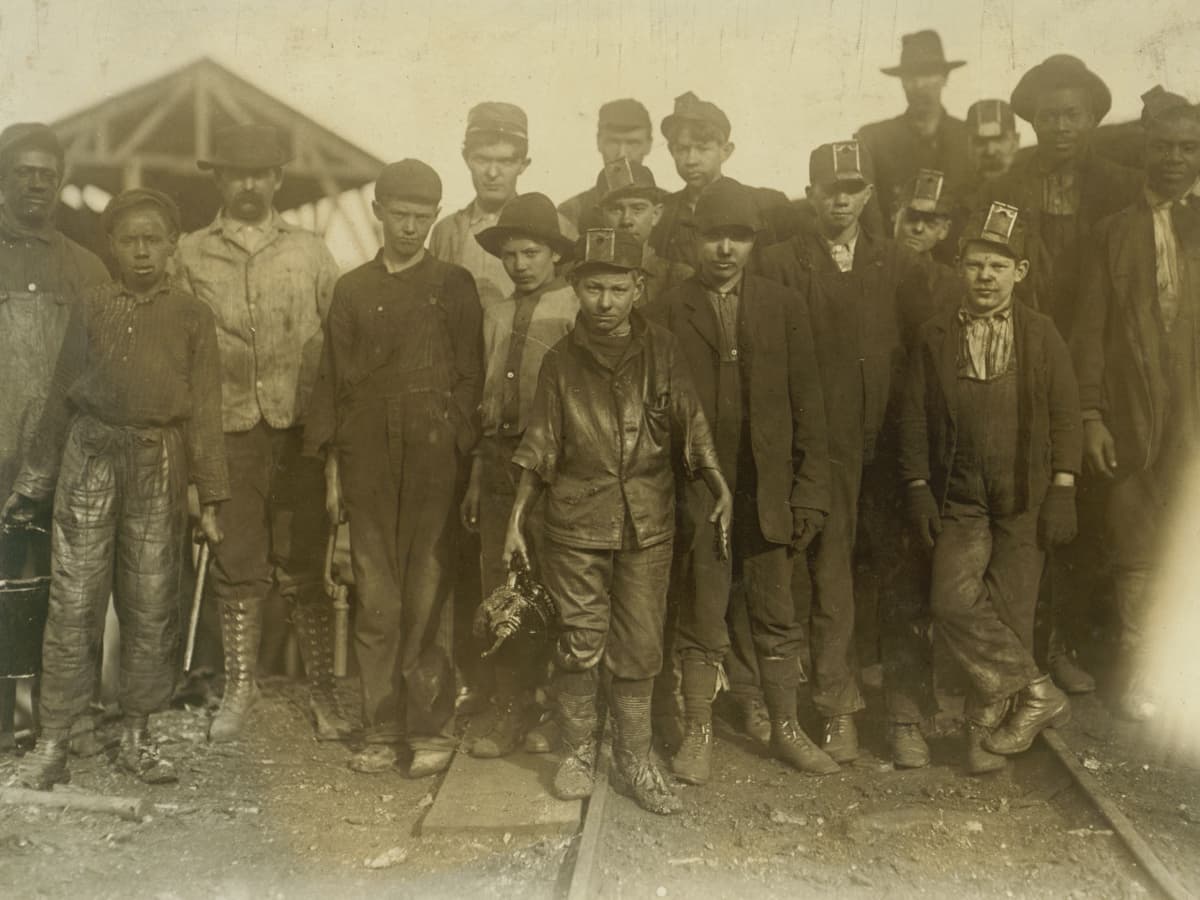 Shorpy Higginbotham, a "greaser" on the tipple at Bessie Mine, 1910